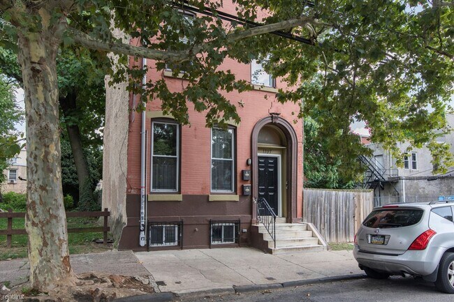 Building Photo - 4 br, 2 bath Duplex - 1707 N 17TH ST Unit 2