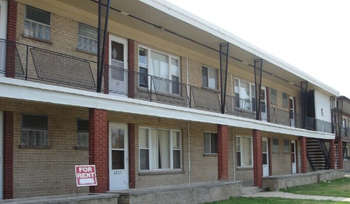 Building Photo - 4901 W Columbus Dr