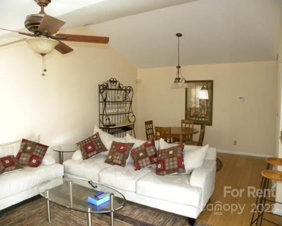 Foto del edificio - 3200 Selwyn Farms Ln
