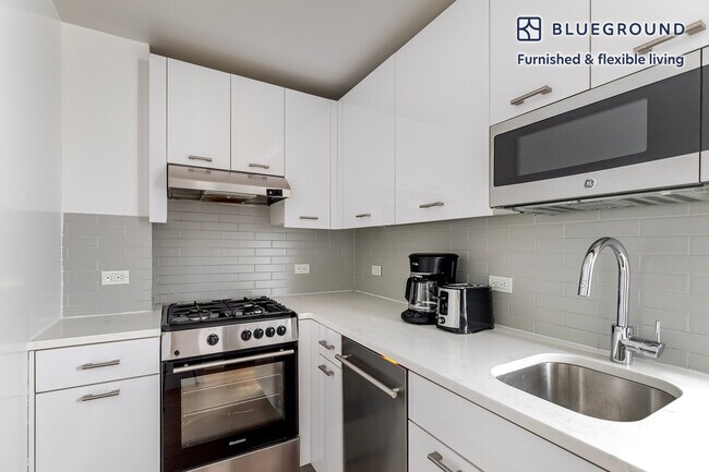 Foto del edificio - 230 E 44th St