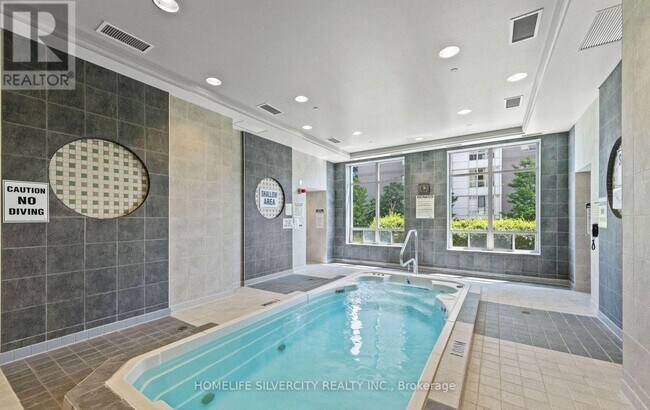 Photo du bâtiment - 55-1555 Strathaven Dr