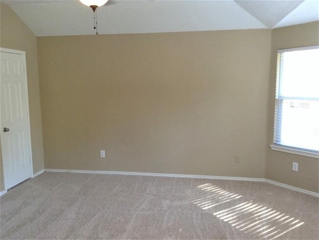 Building Photo - 706 Razee Ct