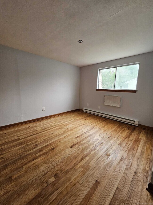 Foto del edificio - 387 Bucks Hl Rd