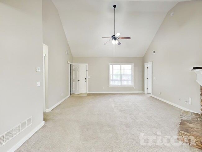 Building Photo - 1048 Whispering Woods Dr