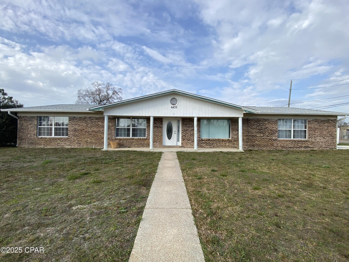 Foto principal - 6433 Hiwassee St