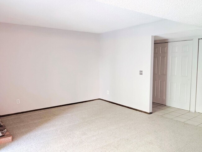 Foto del edificio - 1 Bedroom Condo (Available Immediately)