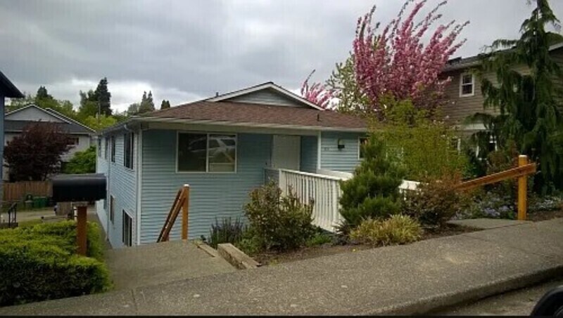 Foto principal - 5215 38th Ave SW