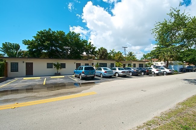 Foto del edificio - 844-845 NE 17th Way