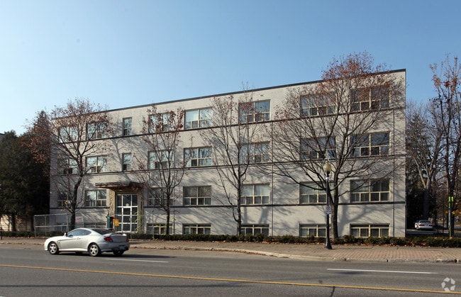 Primary Photo - 206 Lakeshore Road East