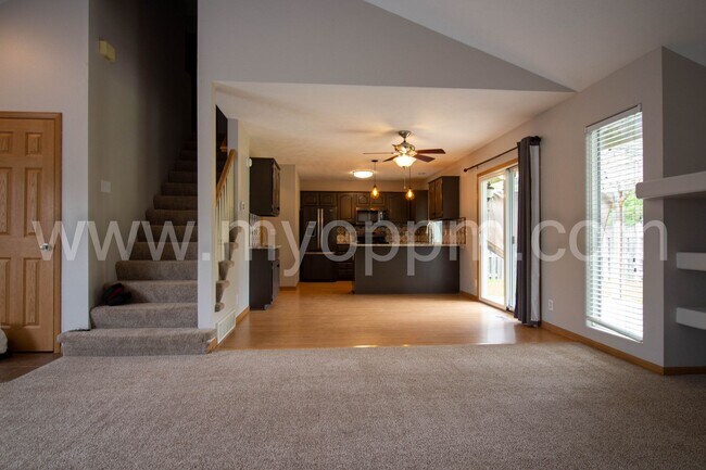 Building Photo - BEAUTIFUL 3 Bed/3 Bath House | Great locat...