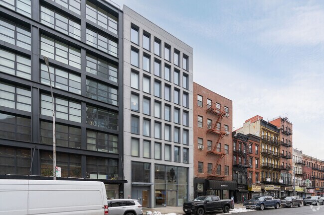 Building Photo - 260 Bowery