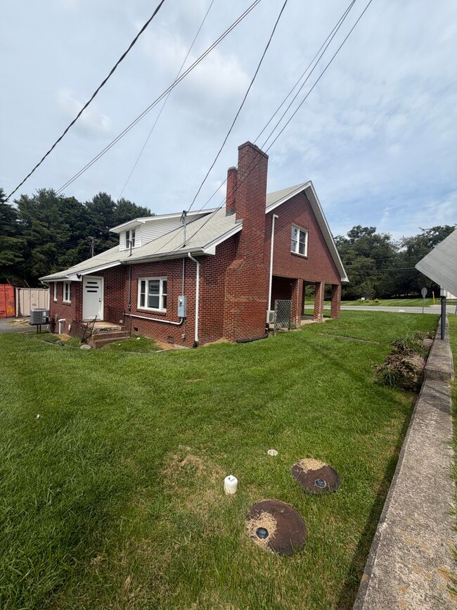 Photo - 196 Perkinsville Drive House