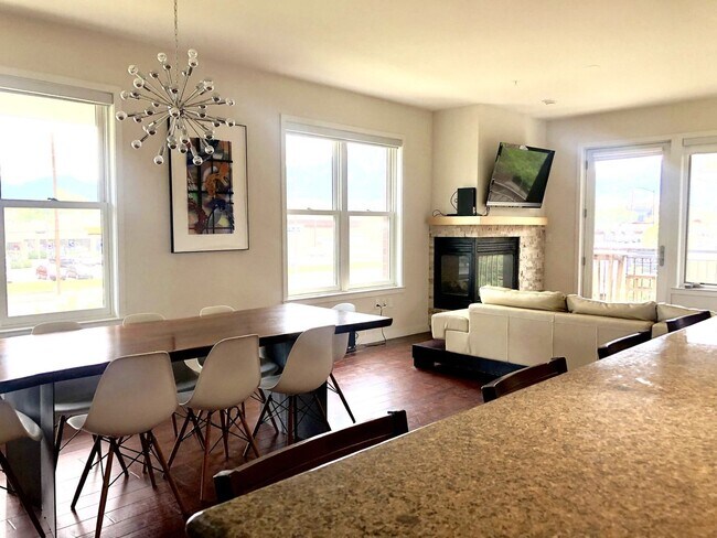 Foto del edificio - Two Bedroom Condo Available at The Peloton in Boulder