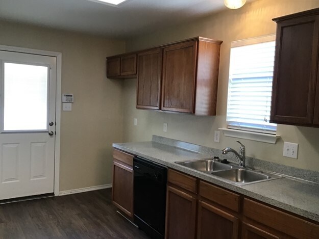 Foto del edificio - 4031 Arbor Heights