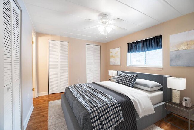 bedroom - 106 W College St
