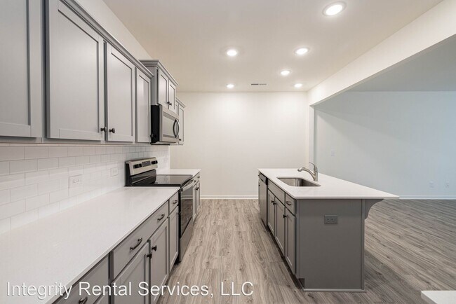 Building Photo - 3 br, 2.5 bath House - 113 Gaelic Drive