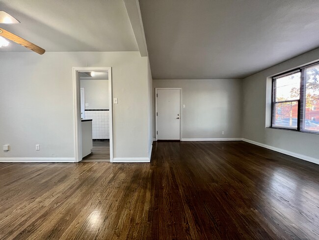 Building Photo - 7218 Tennis Way