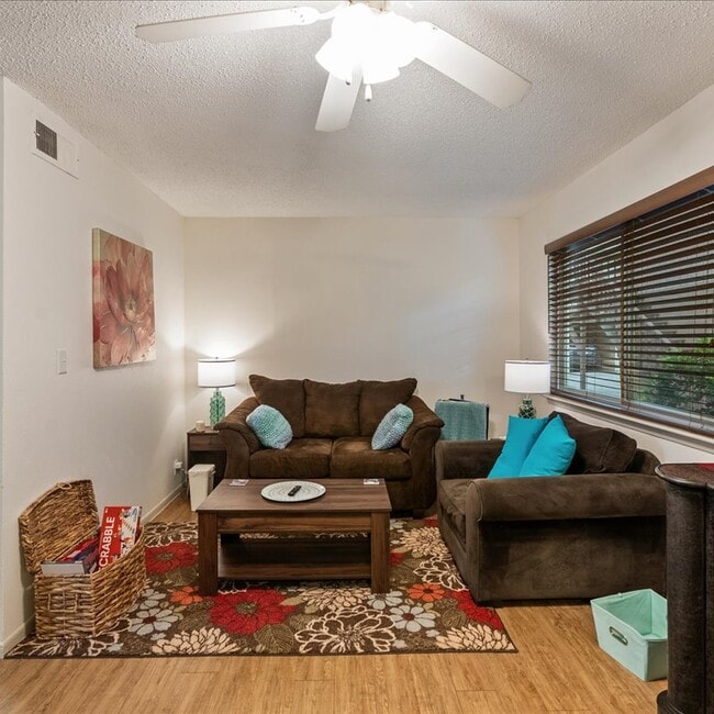 Foto del edificio - 6136 Hidden Cove