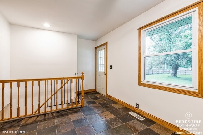 Building Photo - 361 Davis Rd