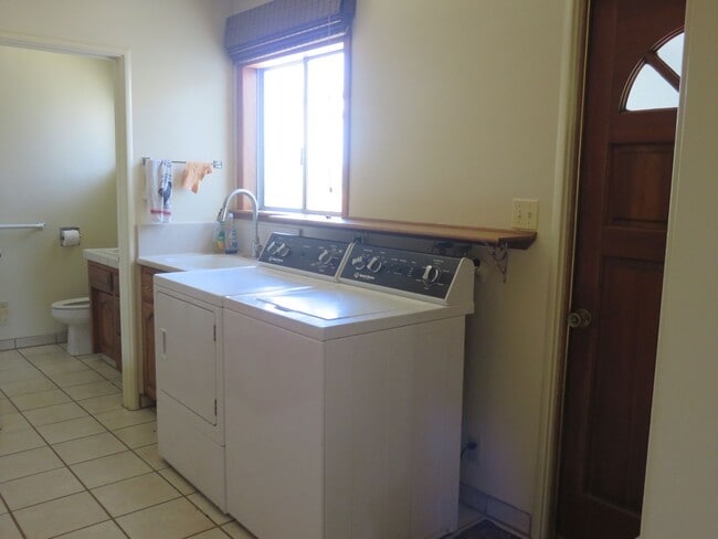 Building Photo - 2bd/2ba + 1bd/1ba country living home