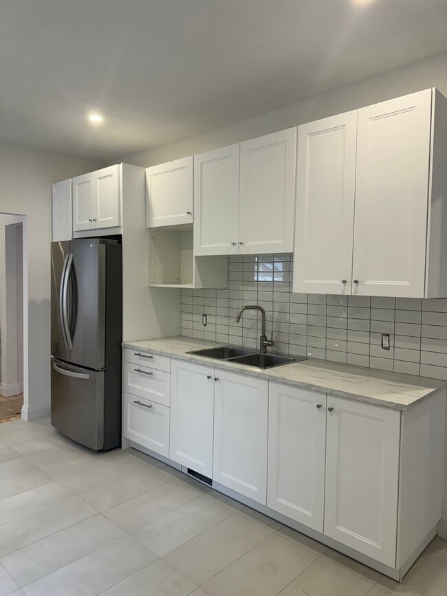 Brand new kitchen and appliances - 20 Glen Av