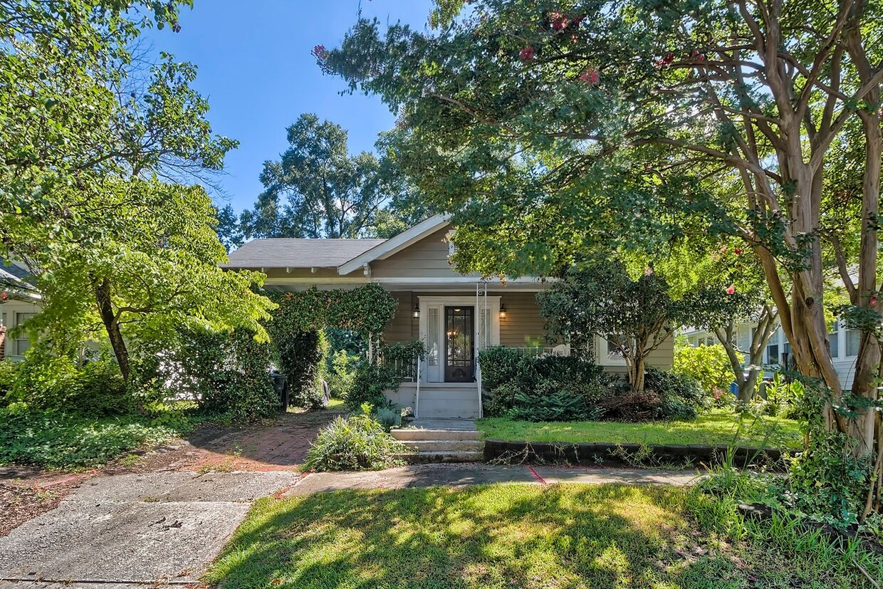 Primary Photo - Adorable bungalow in Cottontown!