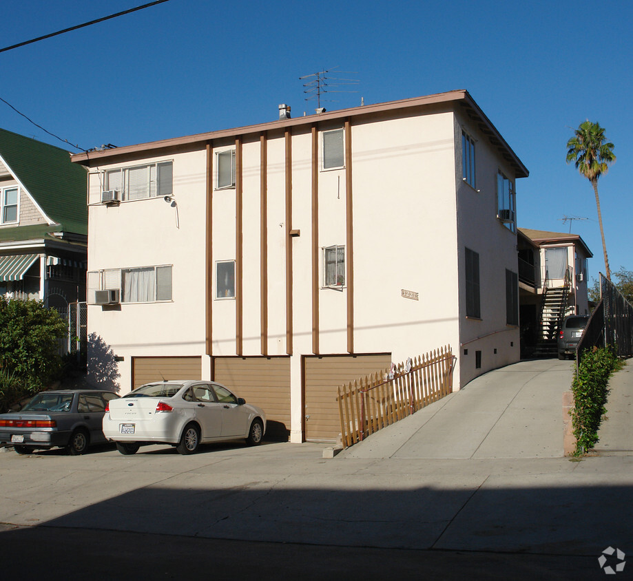Primary Photo - 1221 Waterloo St