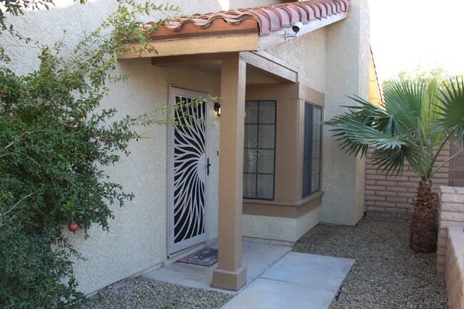 Foto del edificio - "Charming 2-Bed, 2-Bath Oasis in Las Vegas...