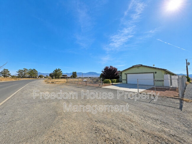 Building Photo - 3066 E Mount Charleston Dr