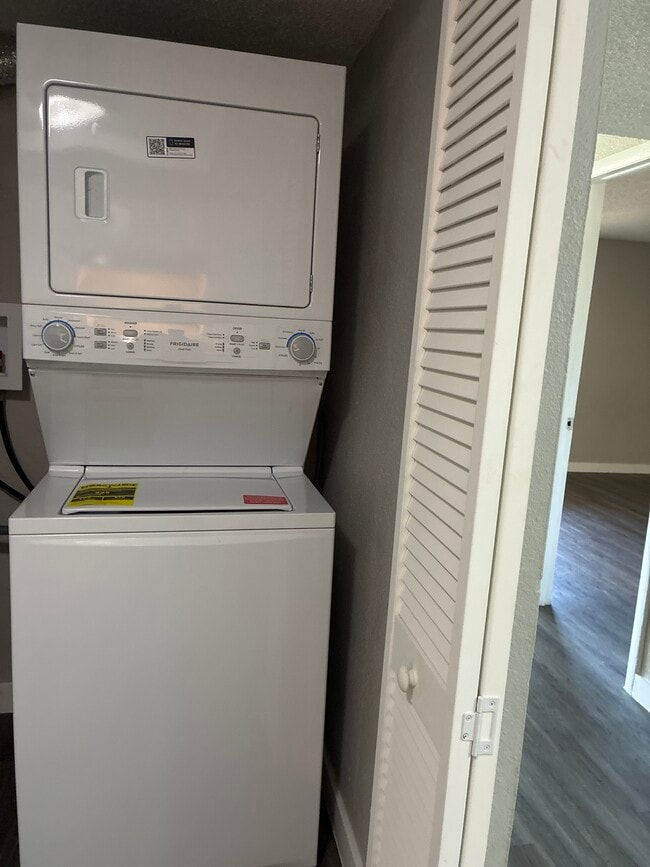 3x2 Orchid Lux w/Washer & Dryer - Country View Garden Homes