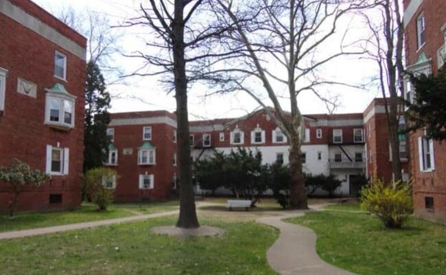 Photo - 455 W State St (Trenton, NJ) Apartment