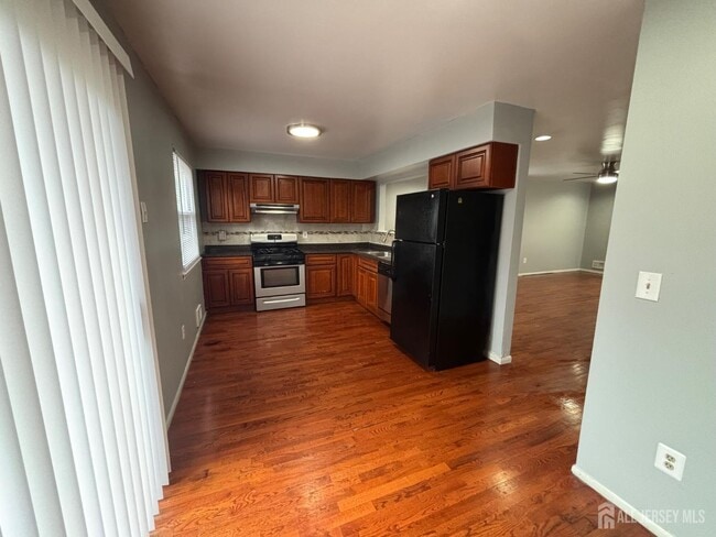 Building Photo - 577 Berlant Ave