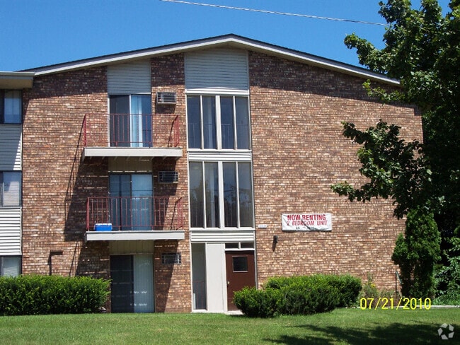 Building Photo - 10628 W Bobolink Ave