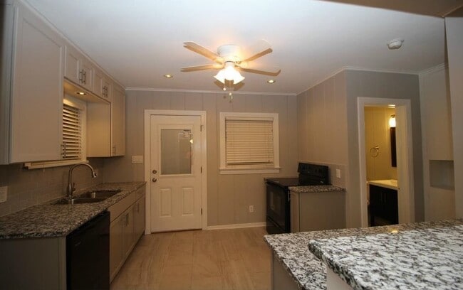 Building Photo - 2556 Boyd Ave