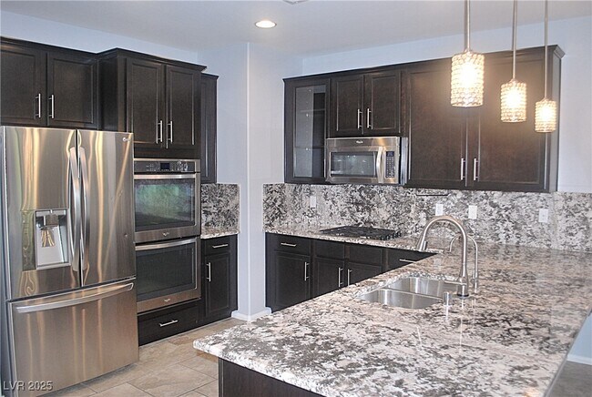 Foto del edificio - 5478 Bristol Grove Ln