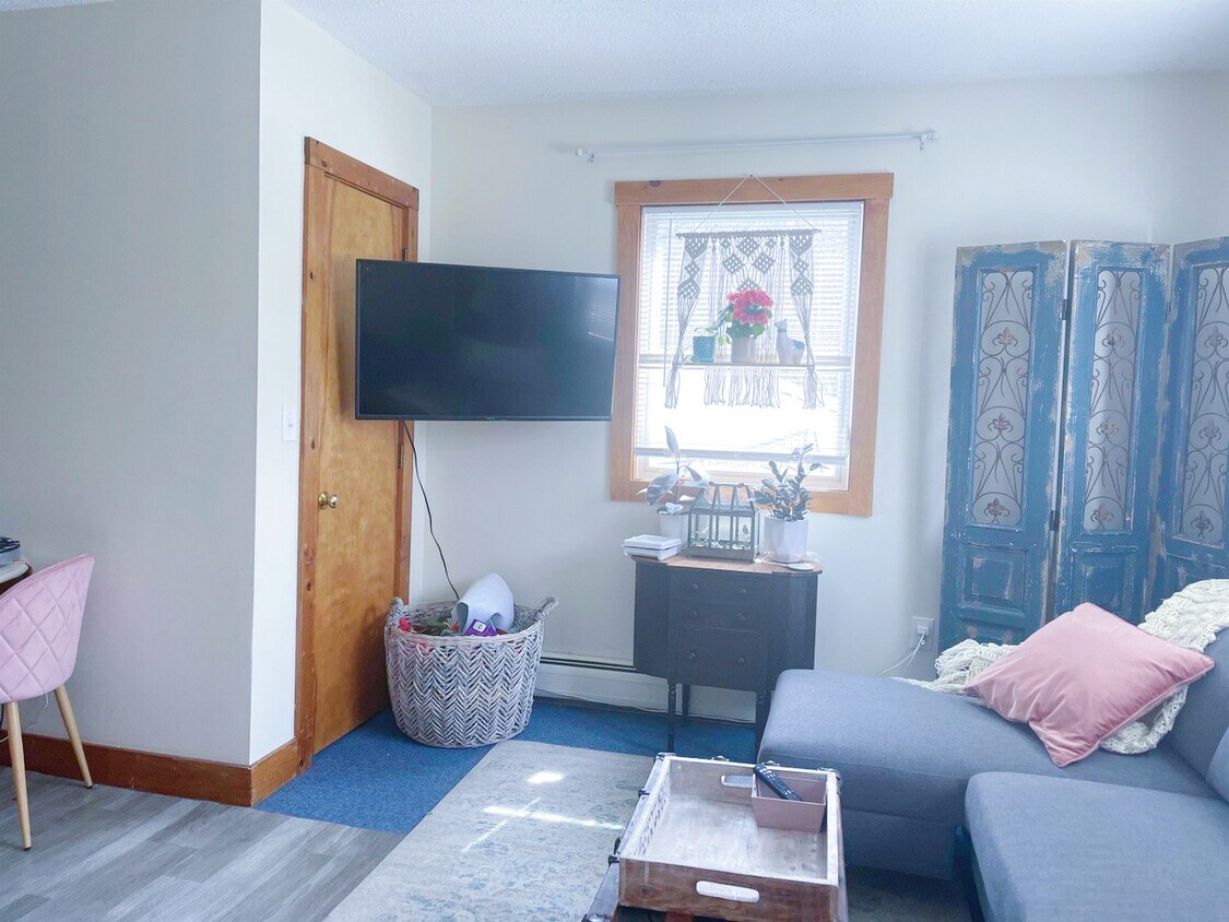 153 Christian St Unit 3, Hartford, VT 05001 Apartments in Hartford