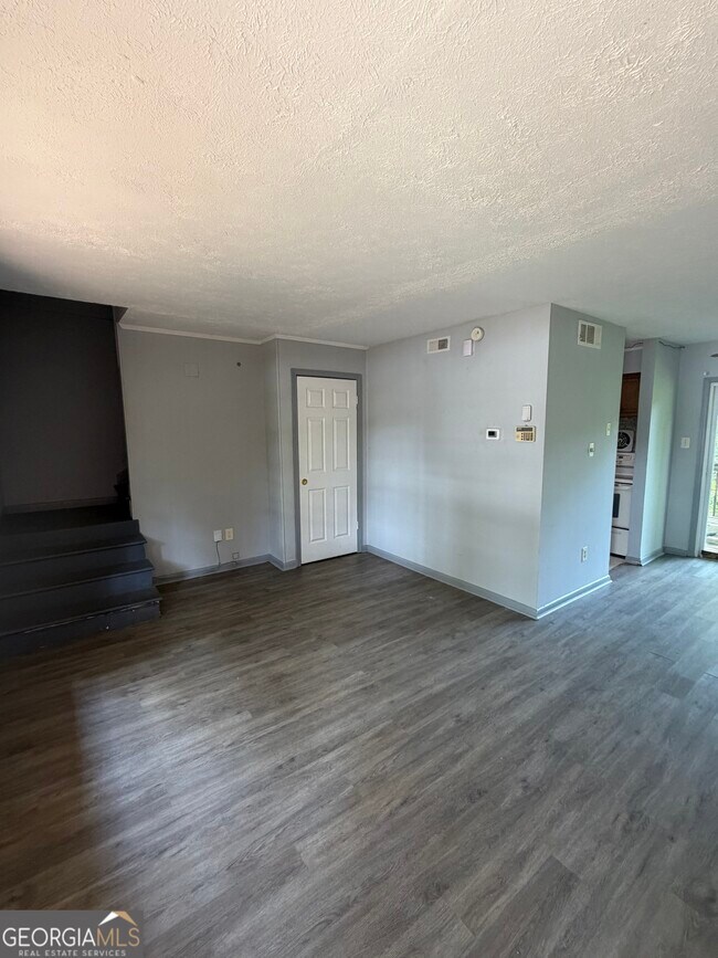 Foto del edificio - 1045 Laurel Ct