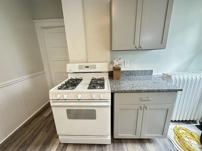 Foto del edificio - 593 Heath St