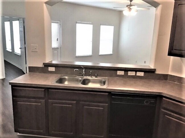 Foto del edificio - 5702 Rocky Trail Dr
