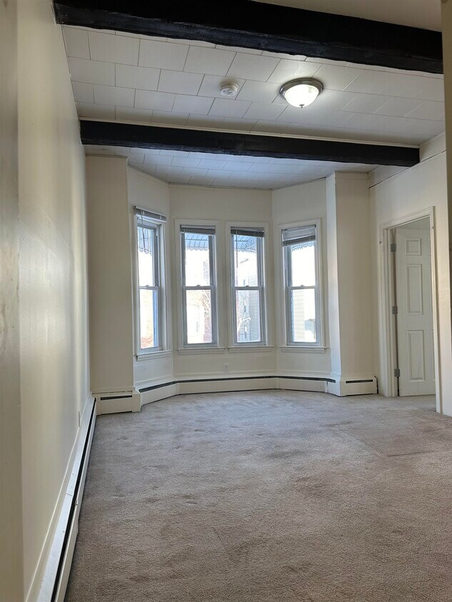 Primary Photo - 282 Cartier St