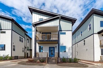 Building Photo - 1320 E Lenoir St