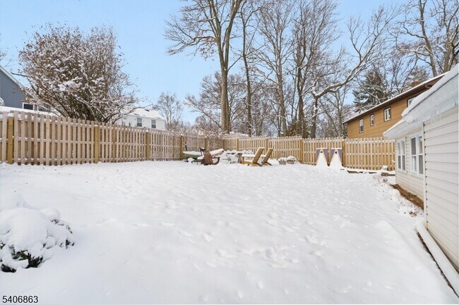 Foto del edificio - 11 Longview Trail E