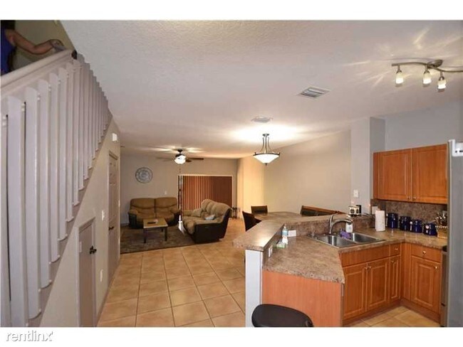 Building Photo - 8809 S Isles Cir
