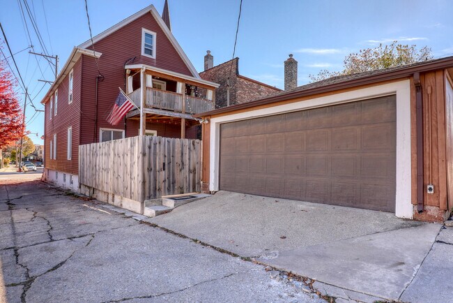 Building Photo - 2515 S Howell Ave