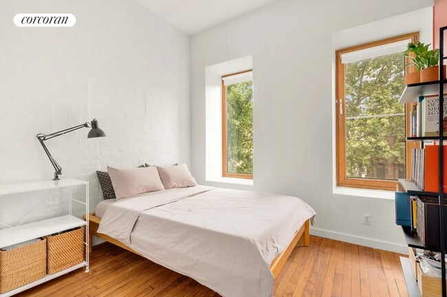 Building Photo - 156 W 130th St