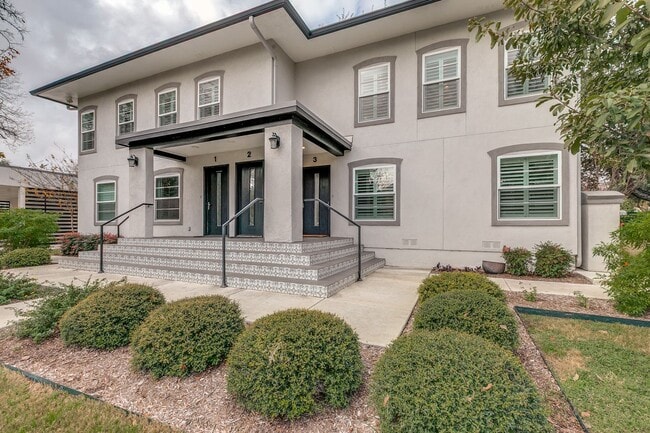 Building Photo - 488-EO