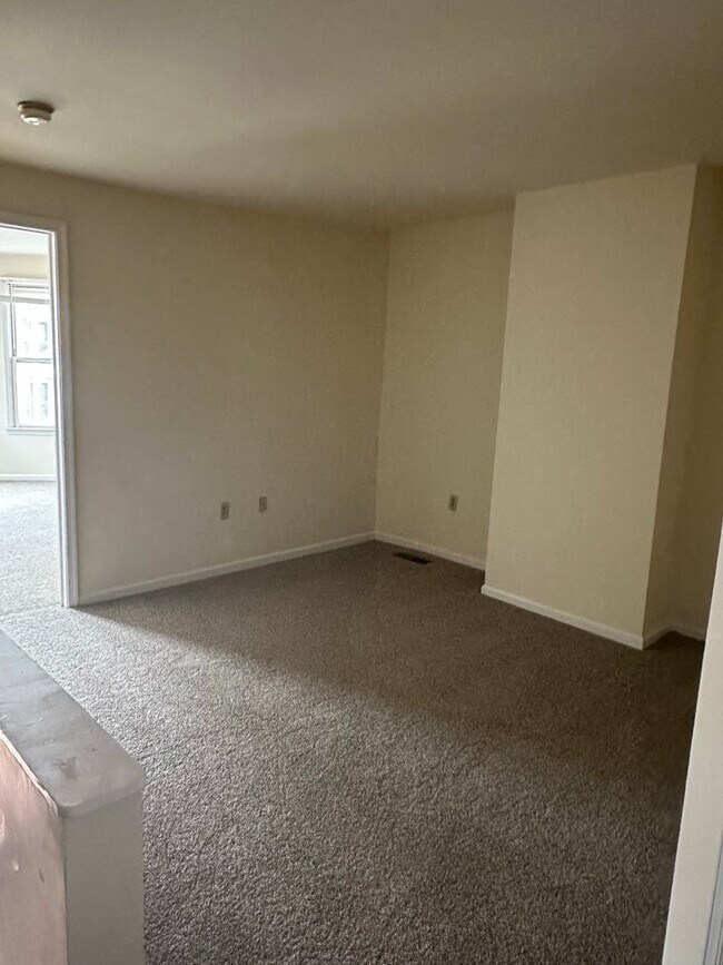 Building Photo - Little Italy 2 bedroom apartment