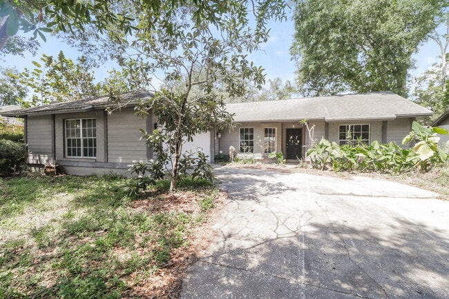 Building Photo - 17603 Shadyside Cir