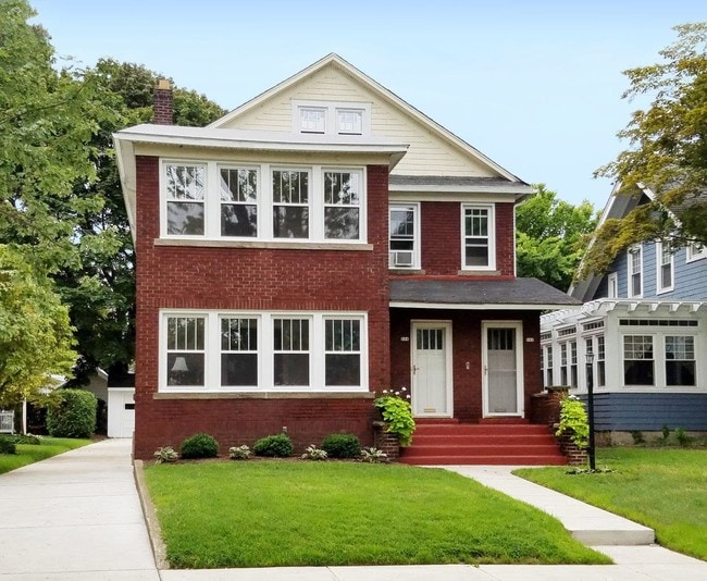Building Photo - 532 Lincoln Ave