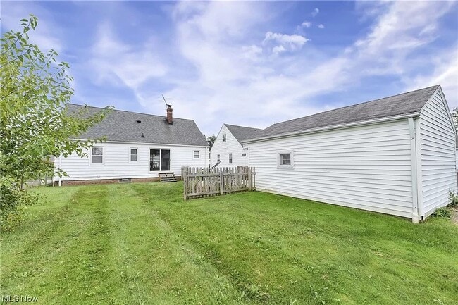 Building Photo - 1698 Hawthorne Dr